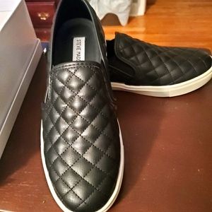 Steve Madden Black slip ons